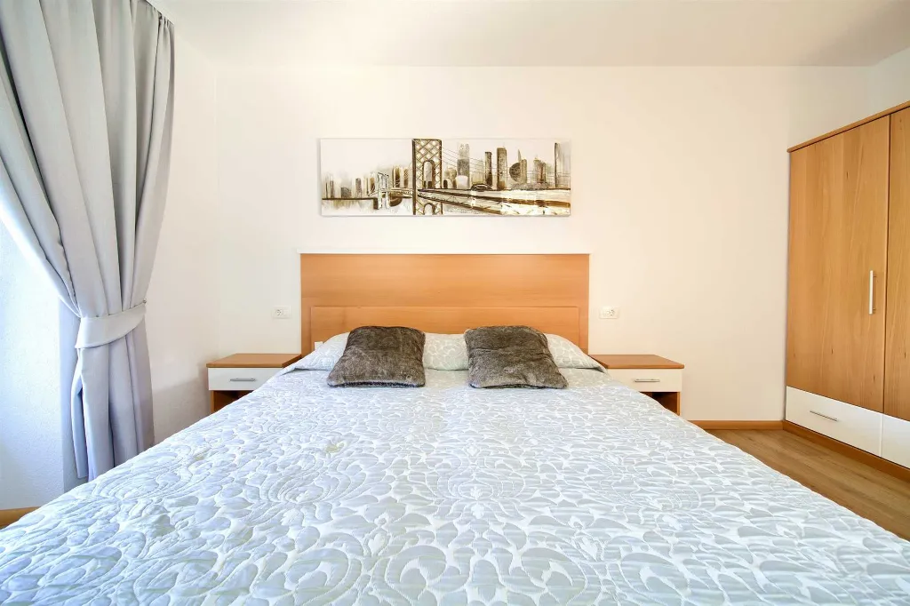 Two-Bedroom Apartment in Malinska for 5 Guests