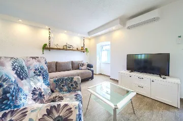 Two-Bedroom Apartment in Malinska for 5 Guests