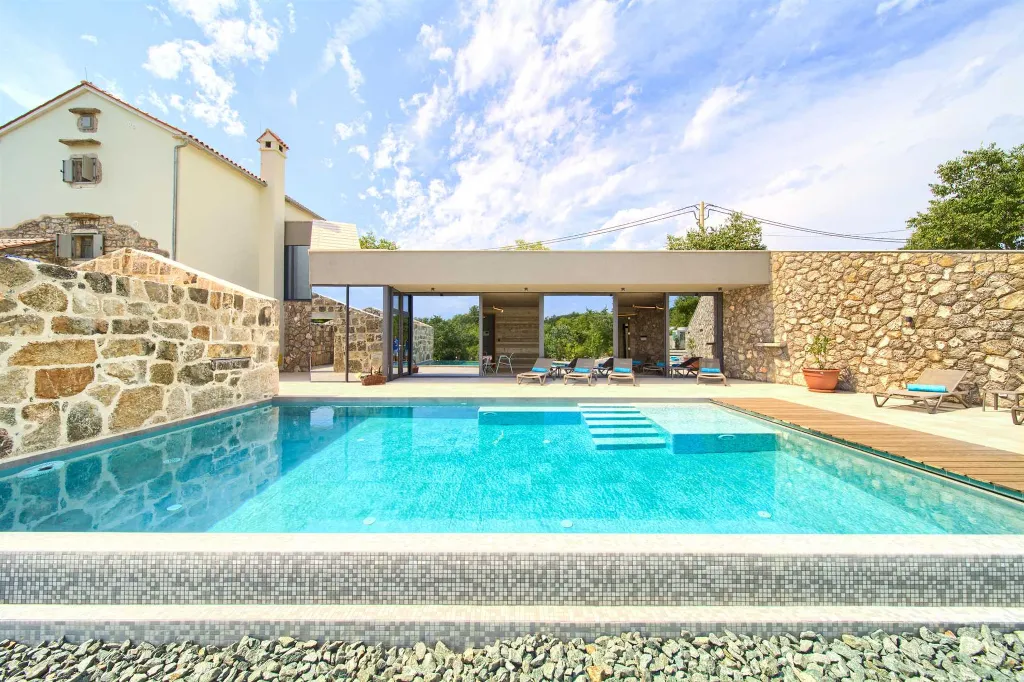 Bajčići 2-Bedroom Villa for Up to 6 Guests