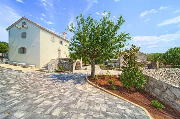 Bajčići 2-Bedroom Villa for Up to 6 Guests