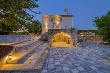 Bajčići 2-Bedroom Villa for Up to 6 Guests