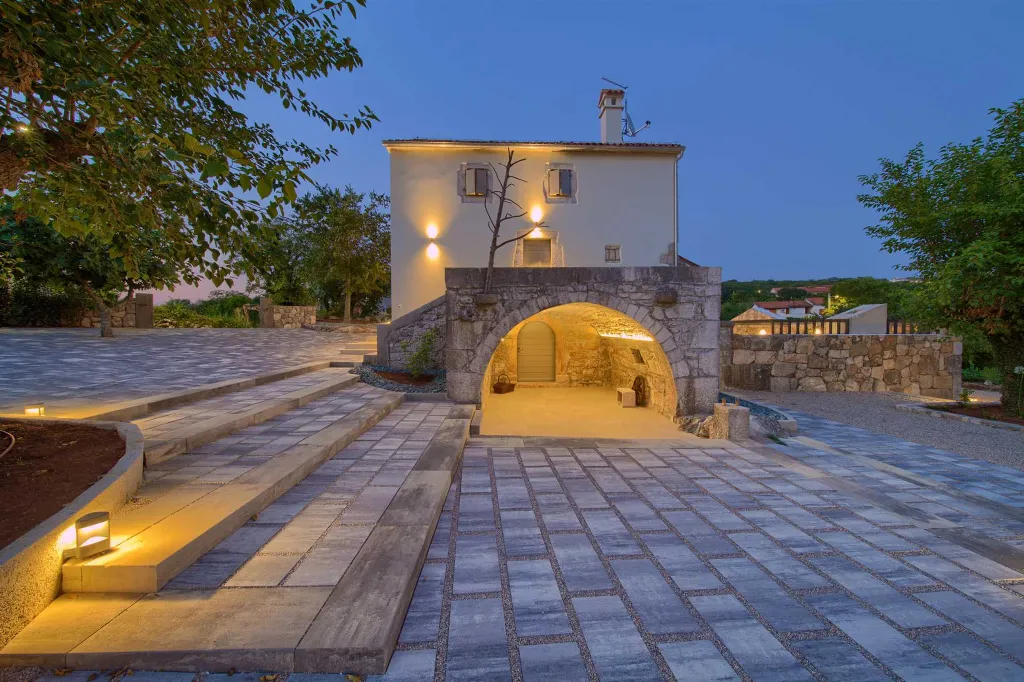 Bajčići 2-Bedroom Villa for Up to 6 Guests