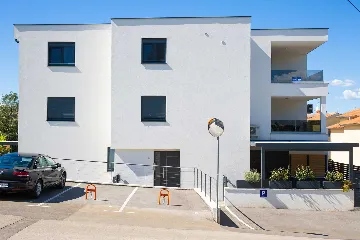 Malinska 1-Bedroom Apartment with Hot Tub for 3