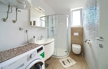 Malinska 1-Bedroom Apartment with Hot Tub for 3