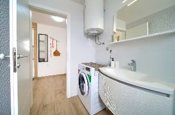 Malinska 1-Bedroom Apartment with Hot Tub for 3