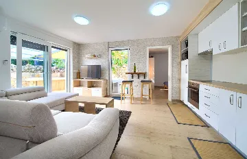 Malinska 1-Bedroom Apartment with Hot Tub for 3