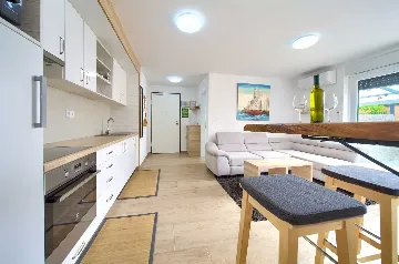 Malinska 1-Bedroom Apartment with Hot Tub for 3