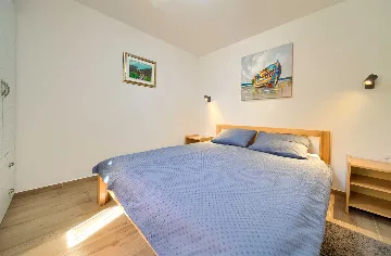 Malinska 1-Bedroom Apartment with Hot Tub for 3