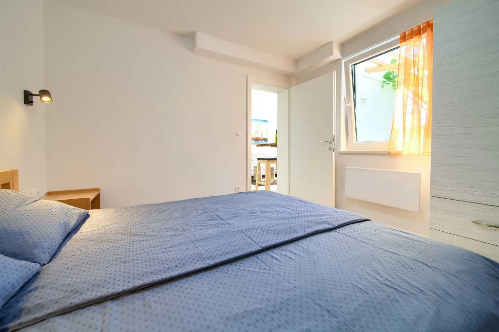 Malinska 1-Bedroom Apartment with Hot Tub for 3