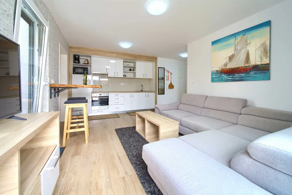 Malinska 1-Bedroom Apartment with Hot Tub for 3