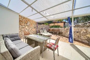 Malinska 1-Bedroom Apartment with Hot Tub for 3