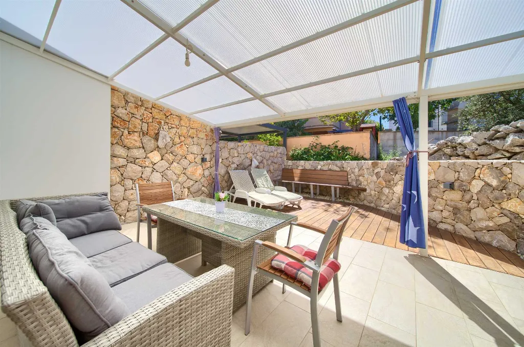 Malinska 1-Bedroom Apartment with Hot Tub for 3