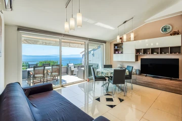 Two-Bedroom Apartment with Sea View in Njivice