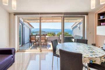 Two-Bedroom Apartment with Sea View in Njivice