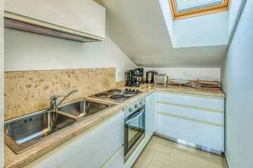 Two-Bedroom Apartment with Sea View in Njivice