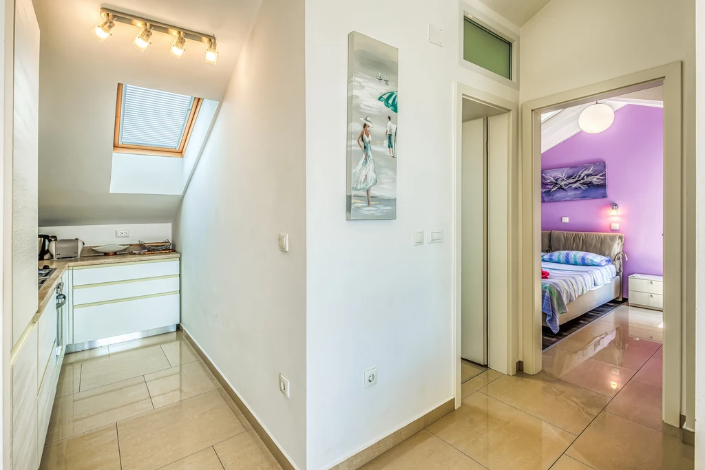 Two-Bedroom Apartment with Sea View in Njivice