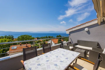 Two-Bedroom Apartment with Sea View in Njivice
