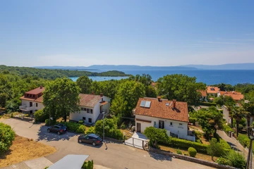 Two-Bedroom Apartment with Sea View in Njivice