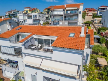 Two-Bedroom Apartment with Sea View in Njivice