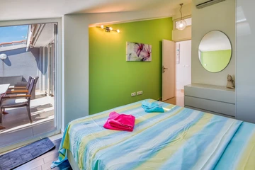 Two-Bedroom Apartment with Sea View in Njivice