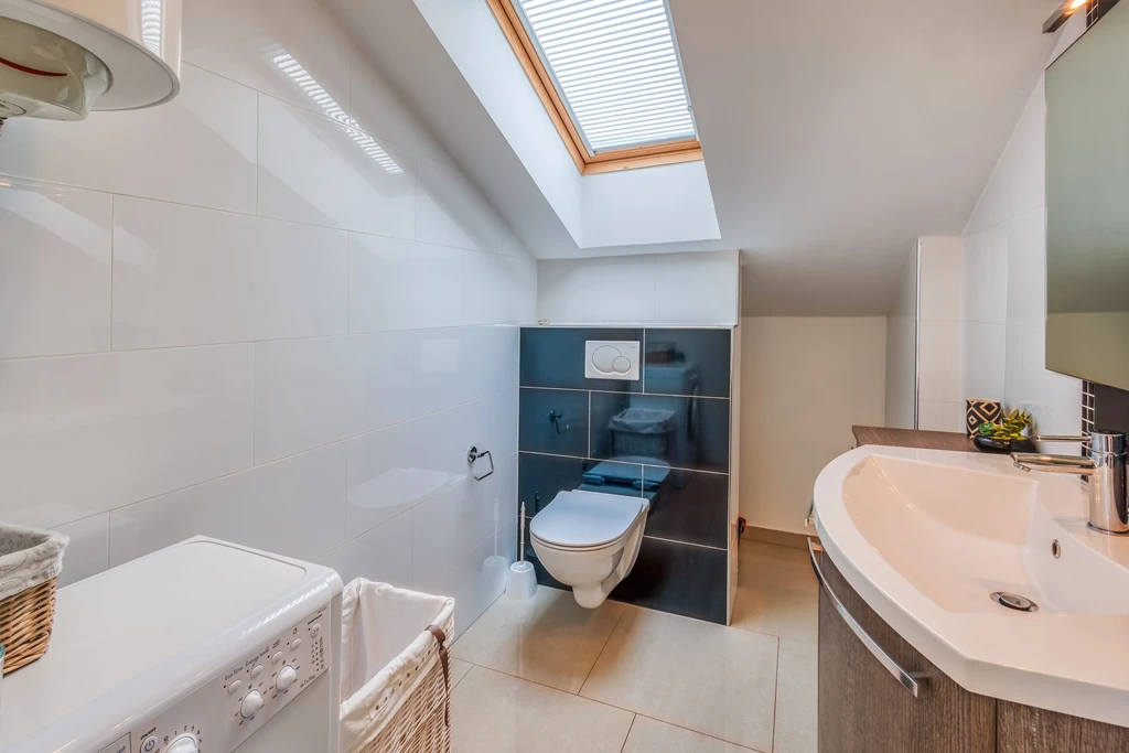 Two-Bedroom Apartment with Sea View in Njivice
