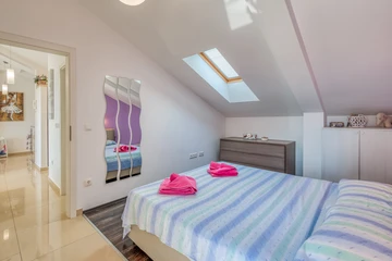 Two-Bedroom Apartment with Sea View in Njivice