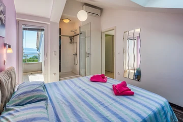 Two-Bedroom Apartment with Sea View in Njivice