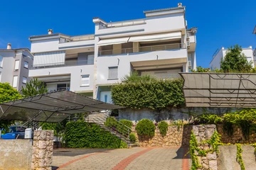 Two-Bedroom Apartment with Sea View in Njivice