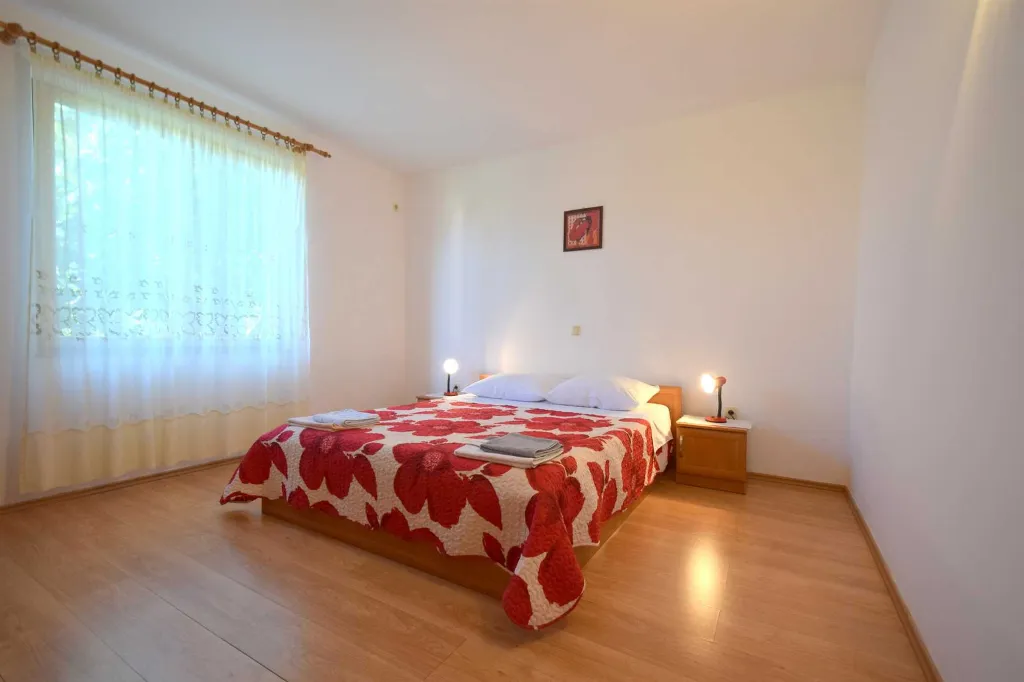 3-Bedroom Apartment in Njivice, 100 m to Beach