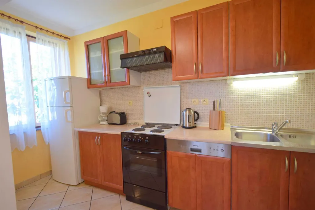 3-Bedroom Apartment in Njivice, 100 m to Beach