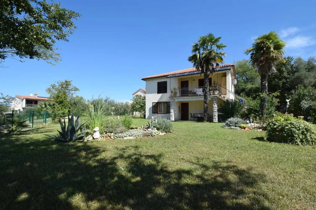 3-Bedroom Apartment in Njivice, 100 m to Beach
