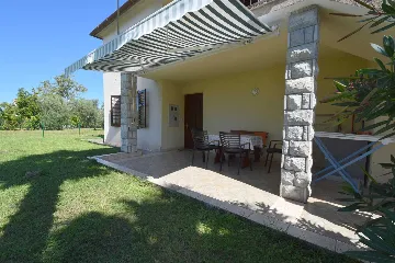 3-Bedroom Apartment in Njivice, 100 m to Beach