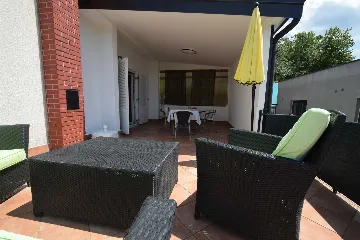 Two-Bedroom Apartment with Sea-View Terrace in Njivice