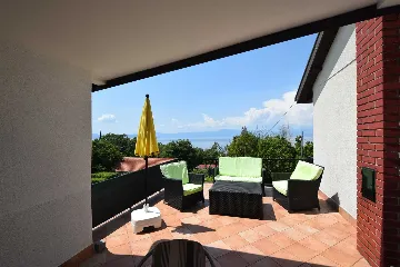 Two-Bedroom Apartment with Sea-View Terrace in Njivice