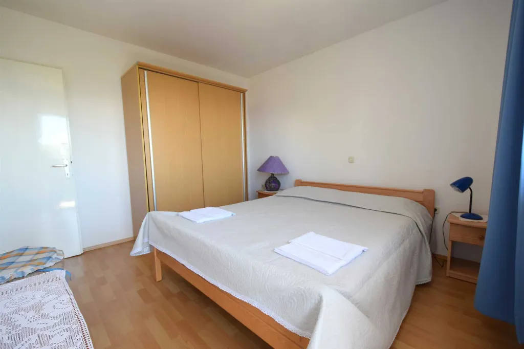 Two-Bedroom Apartment with Sea-View Terrace in Njivice