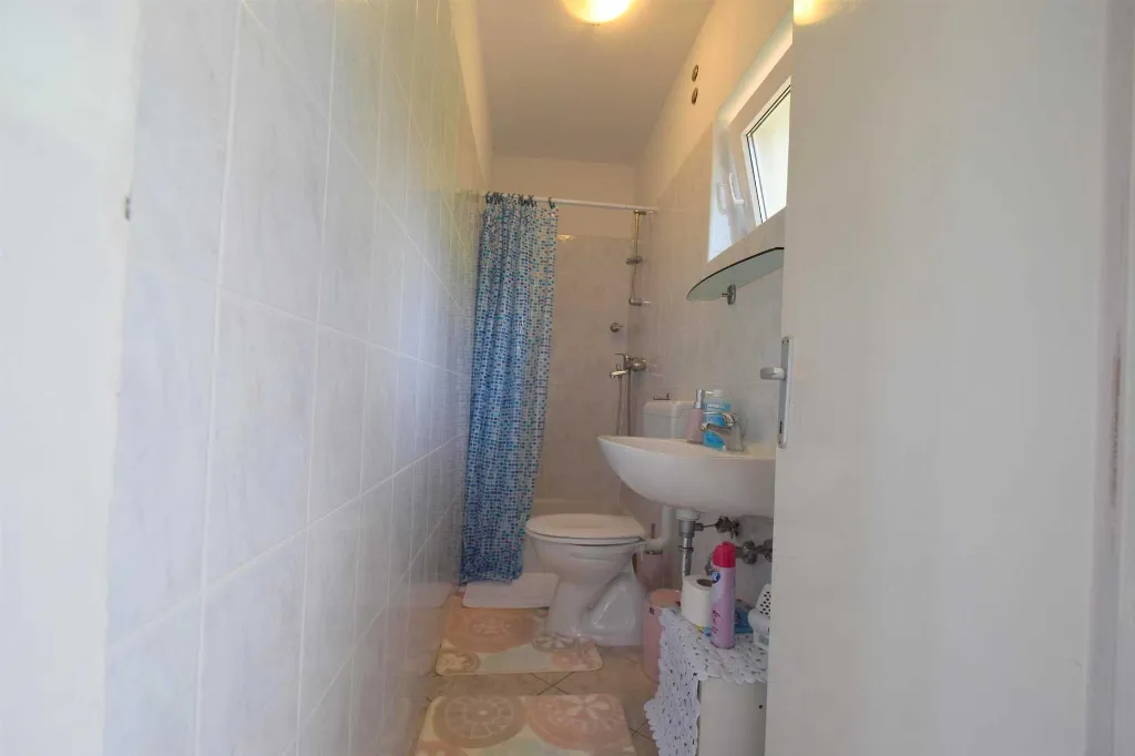 Two-Bedroom Apartment with Sea-View Terrace in Njivice