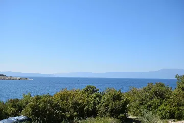 Sea-View Apartment in Omisalj for 6–8 Guests