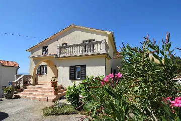 Sea-View Apartment in Omisalj for 6–8 Guests