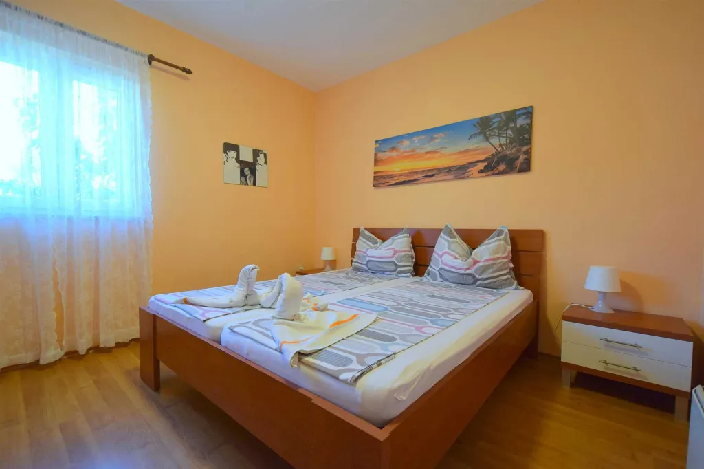 Sea-View Apartment in Omisalj for 6–8 Guests