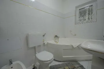 Sea-View Apartment in Omisalj for 6–8 Guests