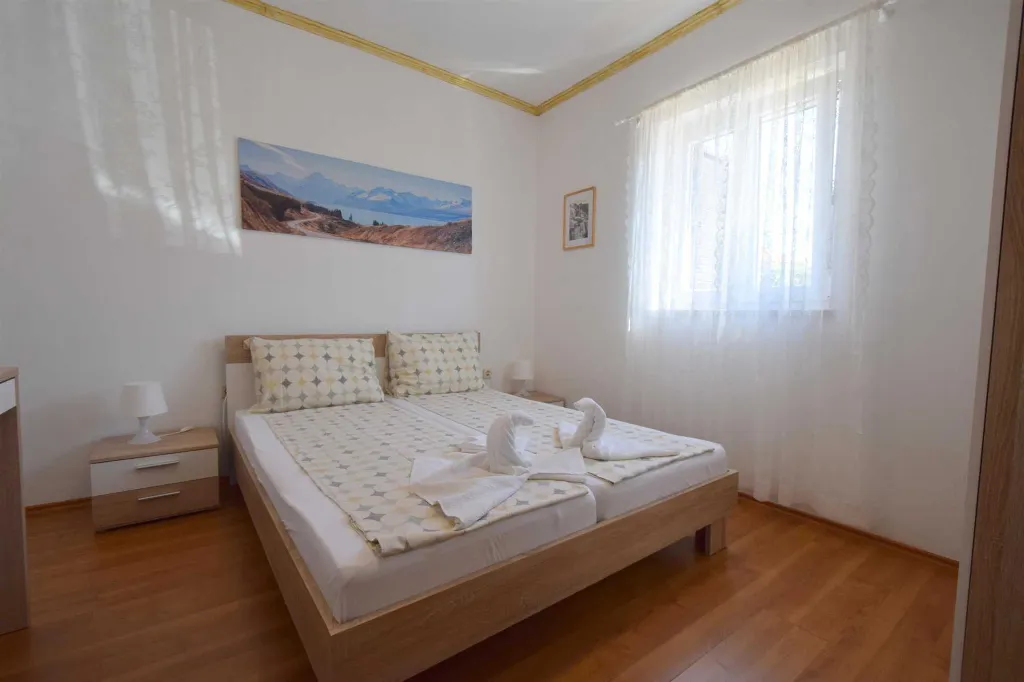 Sea-View Apartment in Omisalj for 6–8 Guests