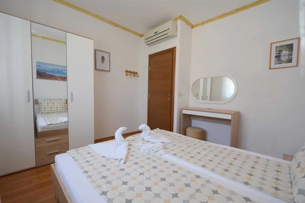 Sea-View Apartment in Omisalj for 6–8 Guests