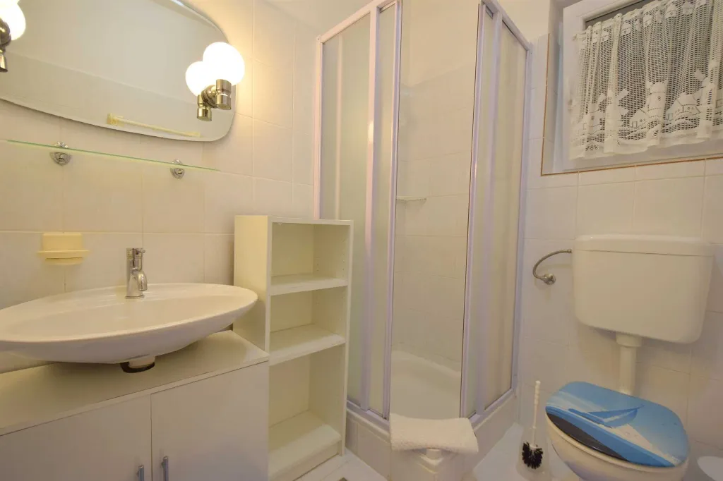 Sea-View Apartment in Omisalj for 6–8 Guests