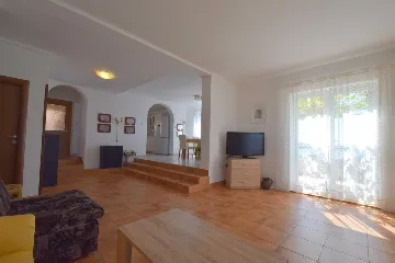 Sea-View Apartment in Omisalj for 6–8 Guests