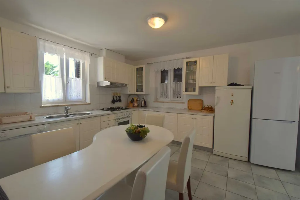 Sea-View Apartment in Omisalj for 6–8 Guests
