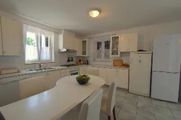 Sea-View Apartment in Omisalj for 6–8 Guests