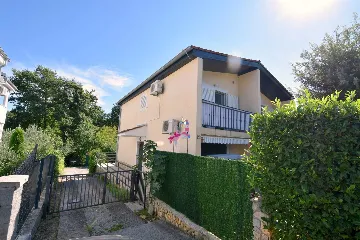 Njivice 1-Bedroom Apartment for 4 Guests