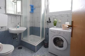 Njivice 1-Bedroom Apartment for 4 Guests