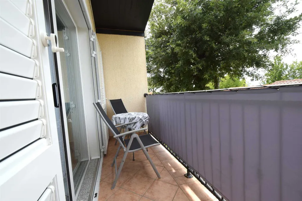 Njivice 1-Bedroom Apartment for 4 Guests