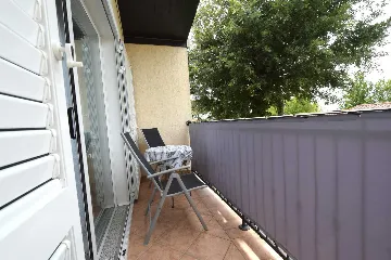 Njivice 1-Bedroom Apartment for 4 Guests